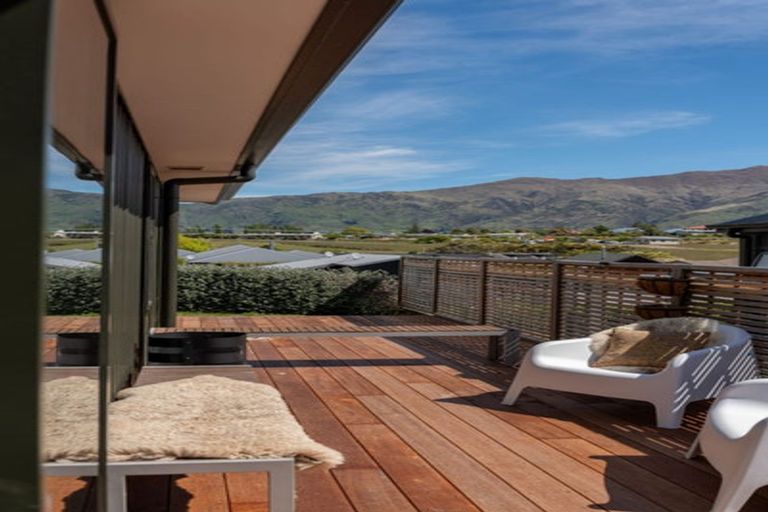 Photo of property in 17 Tuke Lane, Wanaka, 9305