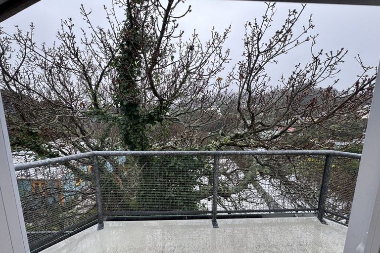 Photo of property in 36a Sutherland Crescent, Melrose, Wellington, 6023