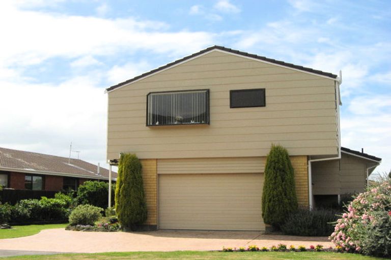 Photo of property in 34 Laing Crescent, Heathcote Valley, Christchurch, 8022