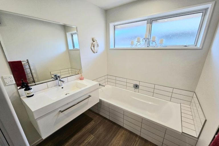 Photo of property in 32 Whakatipu Street, Pegasus, 7612