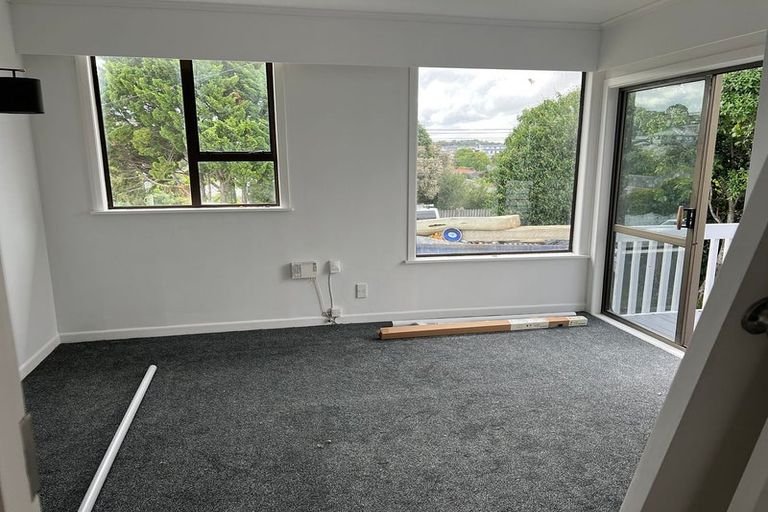 Photo of property in 2 Springside Place, New Lynn, Auckland, 0600