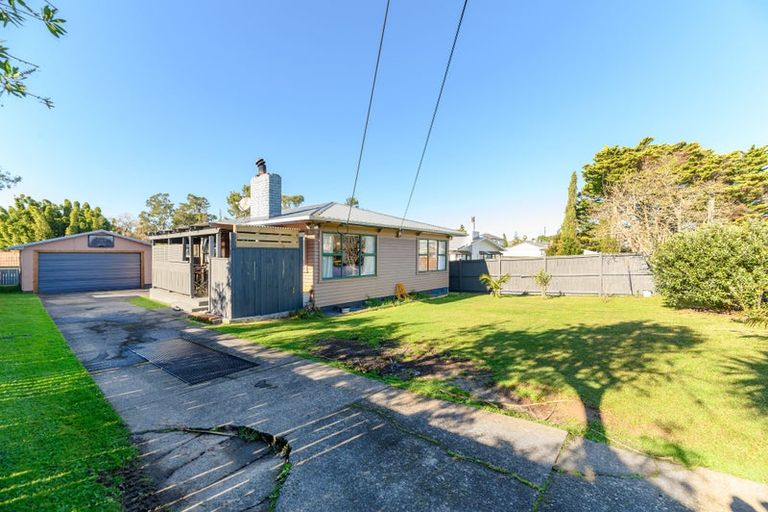 Photo of property in 9 Longburn Road, Henderson, Auckland, 0610