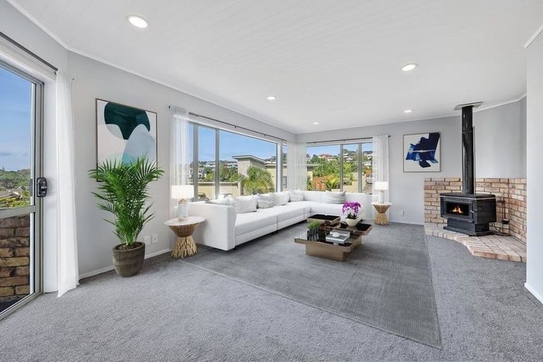 Photo of property in 2/33 Penguin Drive, Murrays Bay, Auckland, 0630