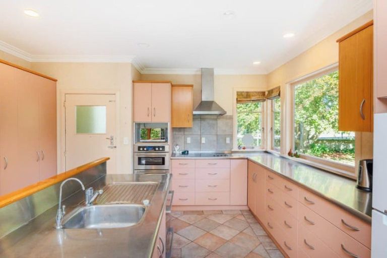Photo of property in 122 Jickell Street, Hokowhitu, Palmerston North, 4410