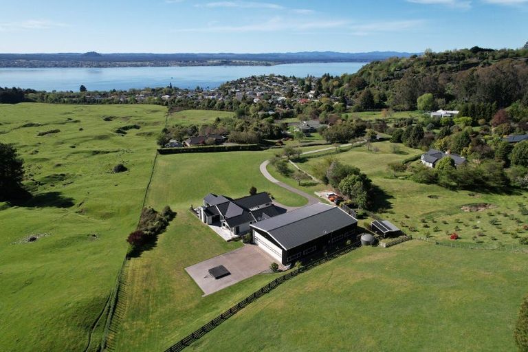 Photo of property in 28 Te Moenga Park, Acacia Bay, Taupo, 3330