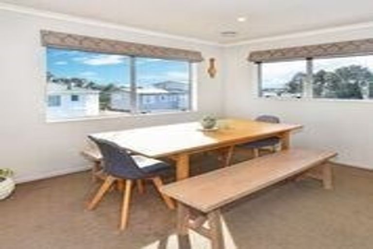 Photo of property in 9a Crispe Road, Clarks Beach, 2122