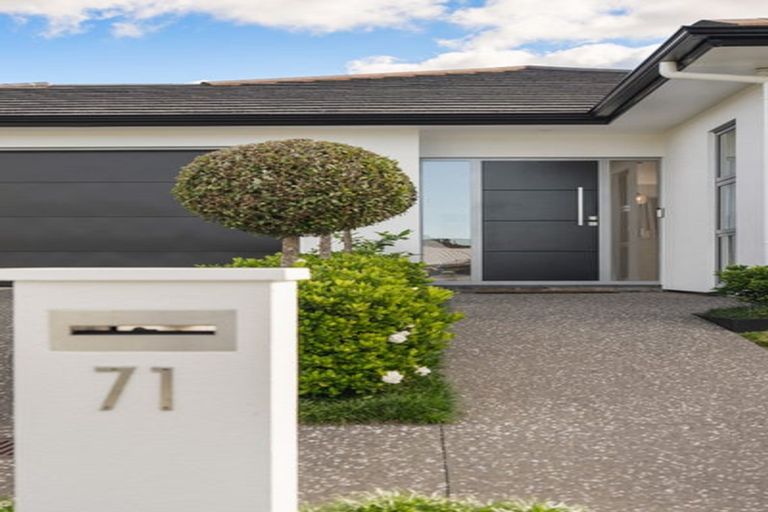 Photo of property in 71 Pohutukawa Parade, Riverhead, 0820