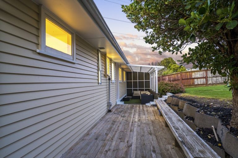 Photo of property in 21 Arlette Place, Massey, Auckland, 0614