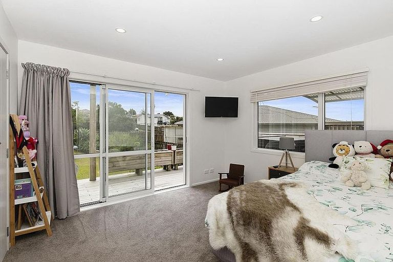 Photo of property in 28 Tiroroa Avenue, Te Atatu South, Auckland, 0610