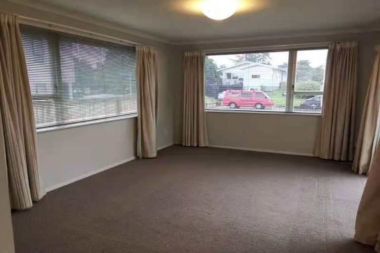 Photo of property in 112 Edgewater Drive, Pakuranga, Auckland, 2010