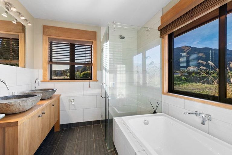 Photo of property in 22 Grayburn Lane, Albert Town, Wanaka, 9382