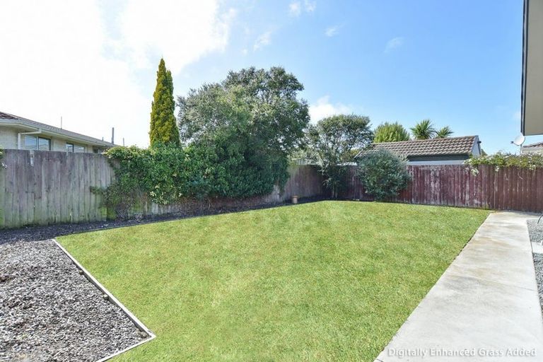 Photo of property in 2/90 Queenspark Drive, Parklands, Christchurch, 8083