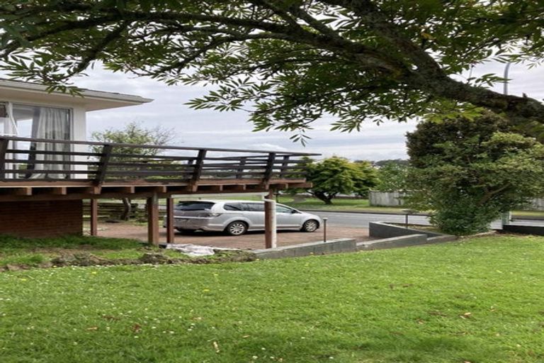 Photo of property in 111 Farquhar Road, Glendene, Auckland, 0602