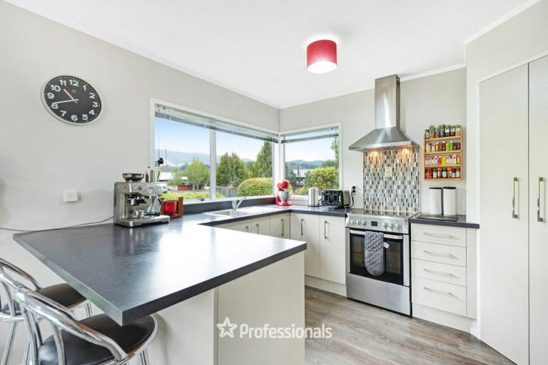 Photo of property in 7 Delaware Grove, Totara Park, Upper Hutt, 5018