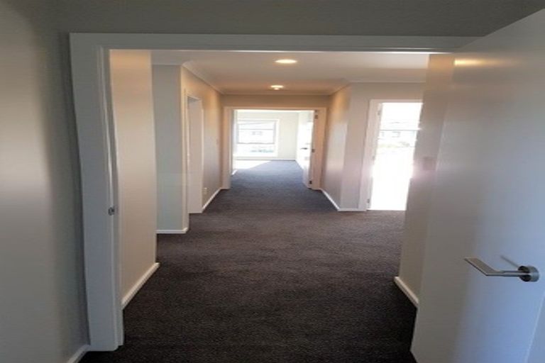 Photo of property in 14 Omaka Place, Aotea, Porirua, 5024