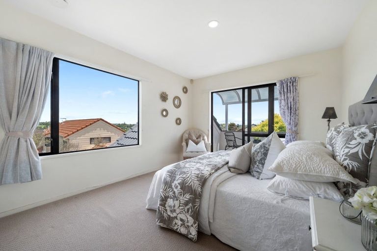 Photo of property in 5/7 Eske Place, Highland Park, Auckland, 2010