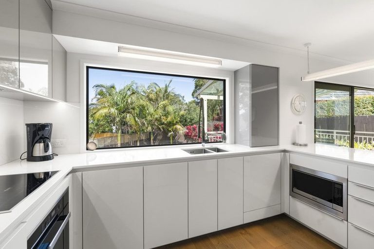 Photo of property in 11 Holyoake Place, Chatswood, Auckland, 0626