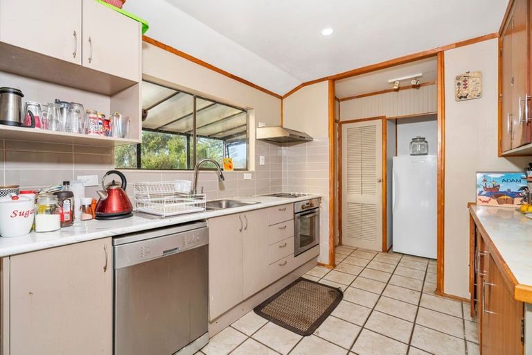 Photo of property in 12 Noeleen Street, Glenfield, Auckland, 0629