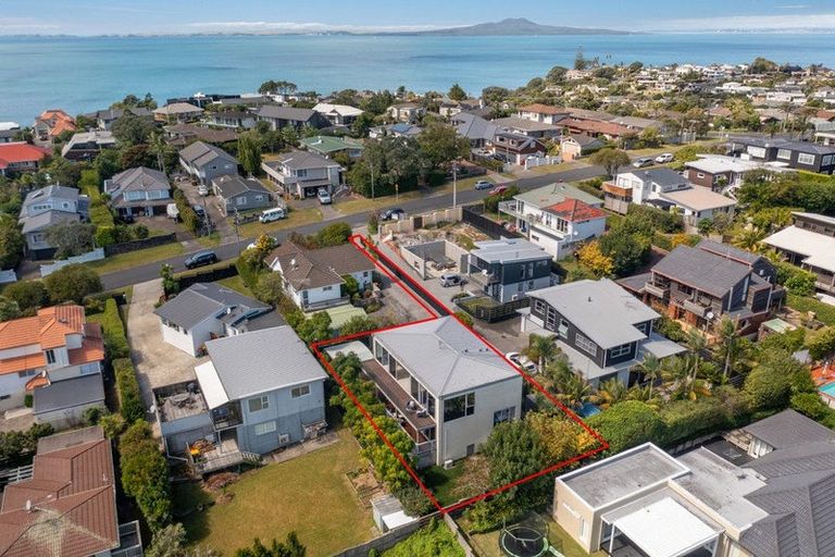 Photo of property in 1/14 Rothesay Bay Road, Rothesay Bay, Auckland, 0630