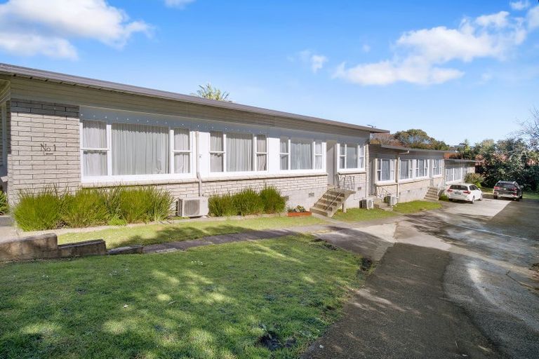 Photo of property in 2/134 Edmonton Road, Te Atatu South, Auckland, 0610