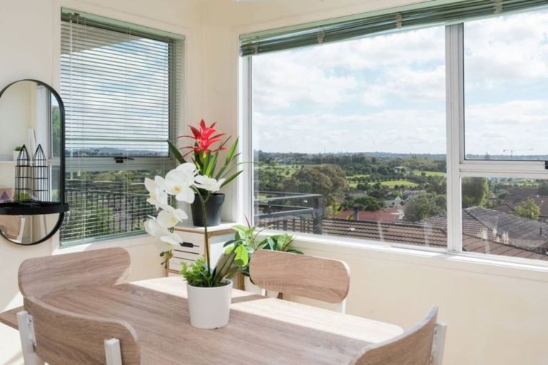 Photo of property in 11 Acland Place, Botany Downs, Auckland, 2010