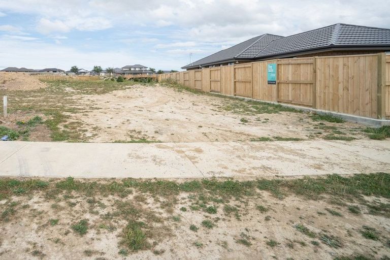 Photo of property in 17 Sardinia Grove, Fitzherbert, Palmerston North, 4410