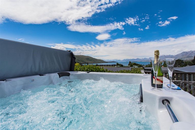 Photo of property in 2 Sams Place, Lake Tekapo, 7999