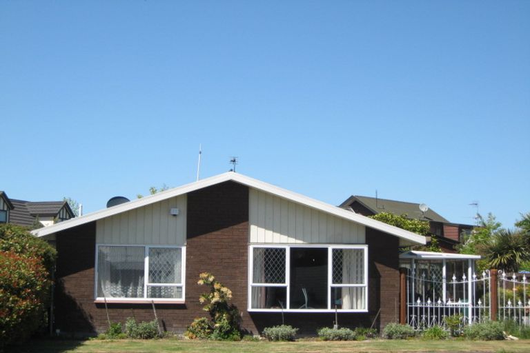 Photo of property in 24 Lowry Avenue, Redwood, Christchurch, 8051