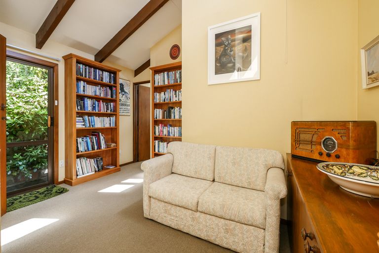 Photo of property in 16 Middleton Road, Kew, Dunedin, 9012