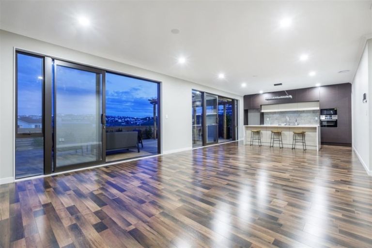 Photo of property in 17 Tawatawa Street, Long Bay, Auckland, 0630