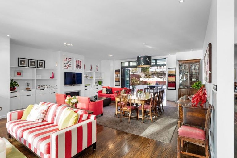 Photo of property in 286 Oriental Parade, Oriental Bay, Wellington, 6011