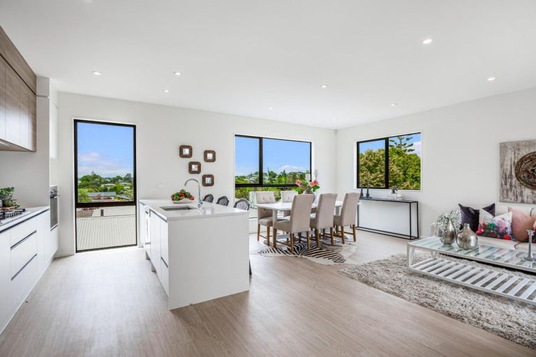 Photo of property in 16a Sheridan Drive, New Lynn, Auckland, 0600