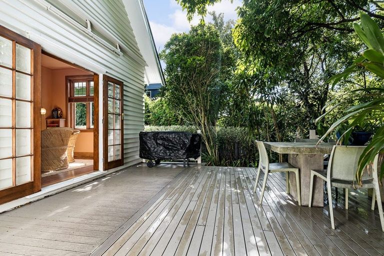 Photo of property in 47 Wallace Place, Westown, New Plymouth, 4310