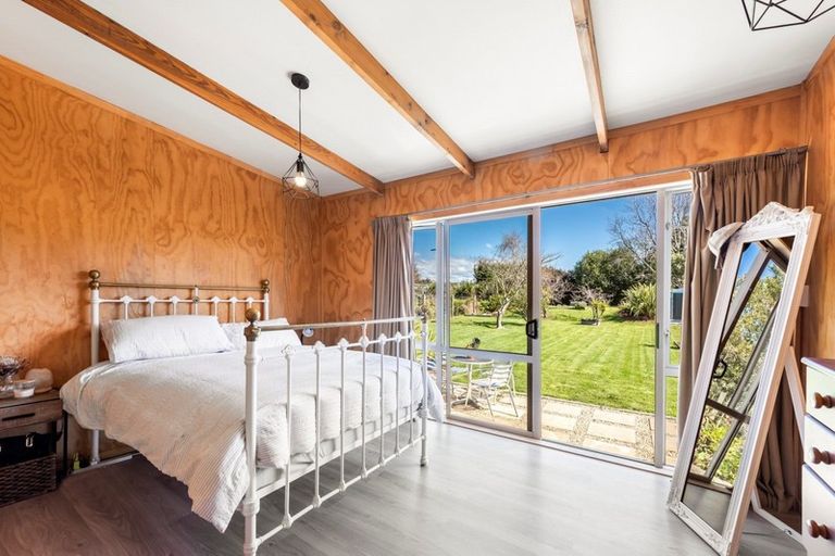 Photo of property in 10 Cliff Road, Tasman, Upper Moutere, 7173