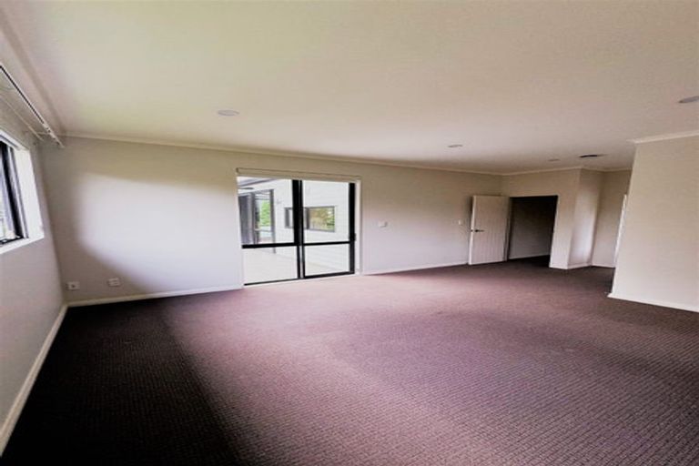 Photo of property in 21 Springvale Drive, Fairview Heights, Auckland, 0632