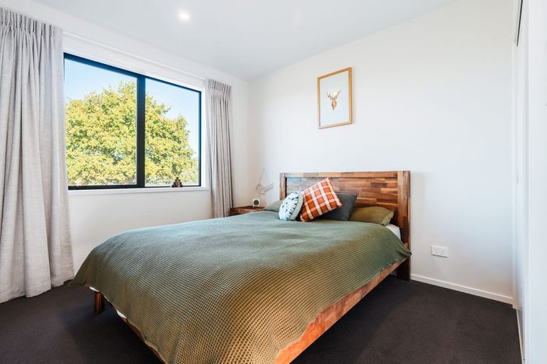 Photo of property in 2 Vickers Way, Acacia Bay, Taupo, 3385