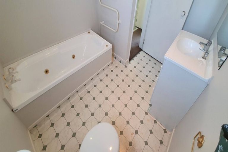 Photo of property in 74 Hamilton Avenue, Ilam, Christchurch, 8041