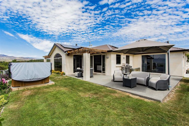 Photo of property in 2 Sams Place, Lake Tekapo, 7999