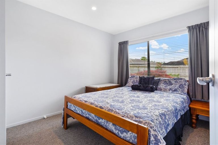 Photo of property in 68 South Kensington Way, Henderson, Auckland, 0612