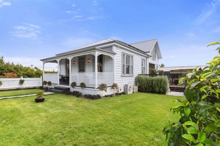Photo of property in 1c Eversleigh Road, Belmont, Auckland, 0622