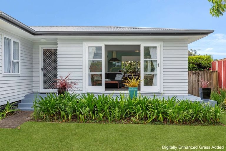 Photo of property in 1 Island View Road, Western Heights, Rotorua, 3015
