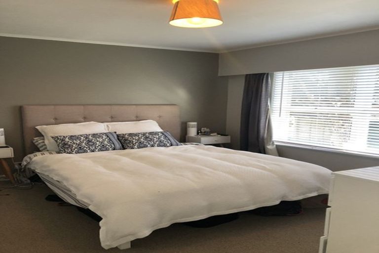 Photo of property in 2/1 Bellcroft Place, Belmont, Auckland, 0622