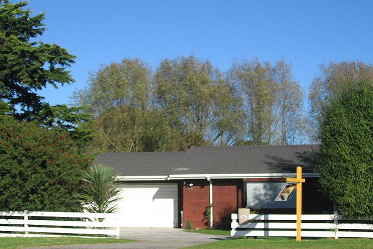 Photo of property in 86a Mazengarb Road, Paraparaumu Beach, Paraparaumu, 5032