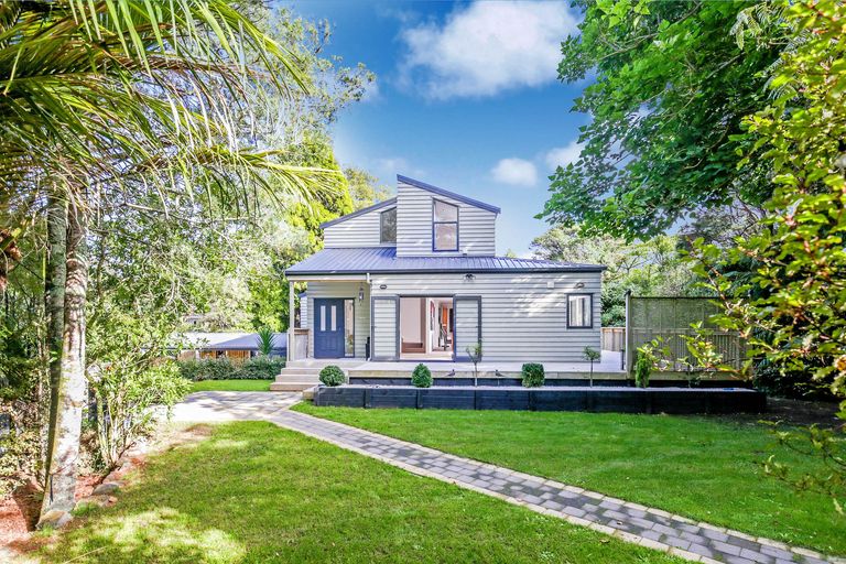 Photo of property in 97 Woodlands Park Road, Titirangi, Auckland, 0604