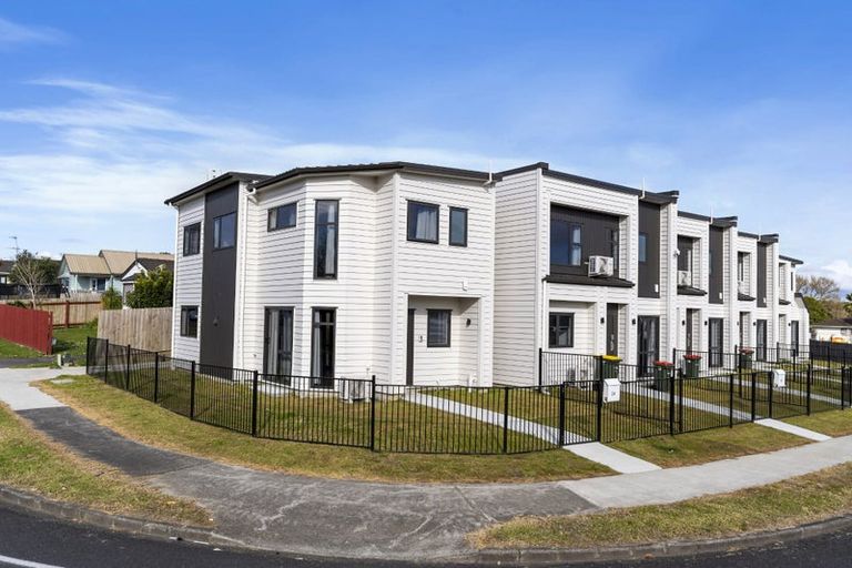 Photo of property in 2a Melleray Place, Randwick Park, Auckland, 2105