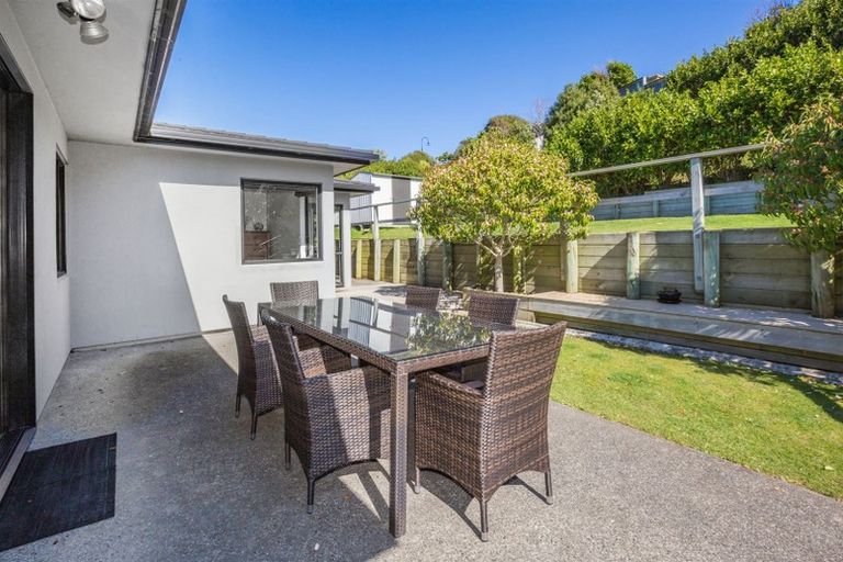 Photo of property in 16 Tongariro Drive, Aotea, Porirua, 5024
