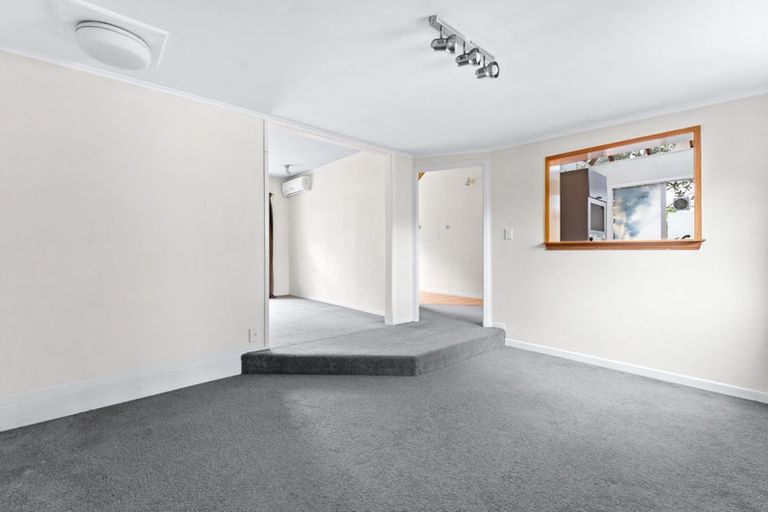 Photo of property in 226 East Coast Road, Forrest Hill, Auckland, 0620