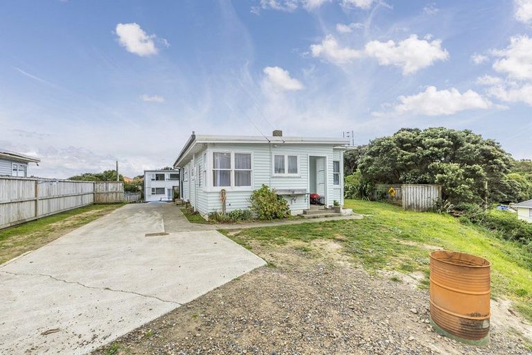 Photo of property in 1 Morere Street, Titahi Bay, Porirua, 5022