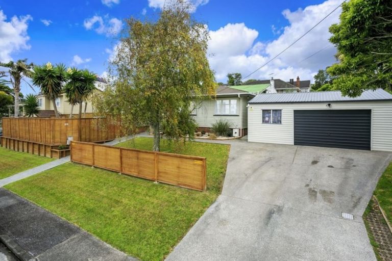 Photo of property in 1/15 Elliott Avenue, Bayview, Auckland, 0629