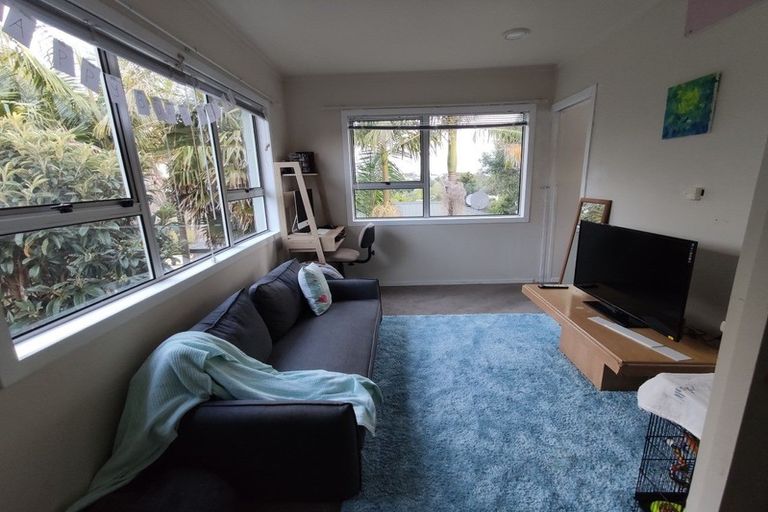 Photo of property in 2/45 College Road, Northcote, Auckland, 0627